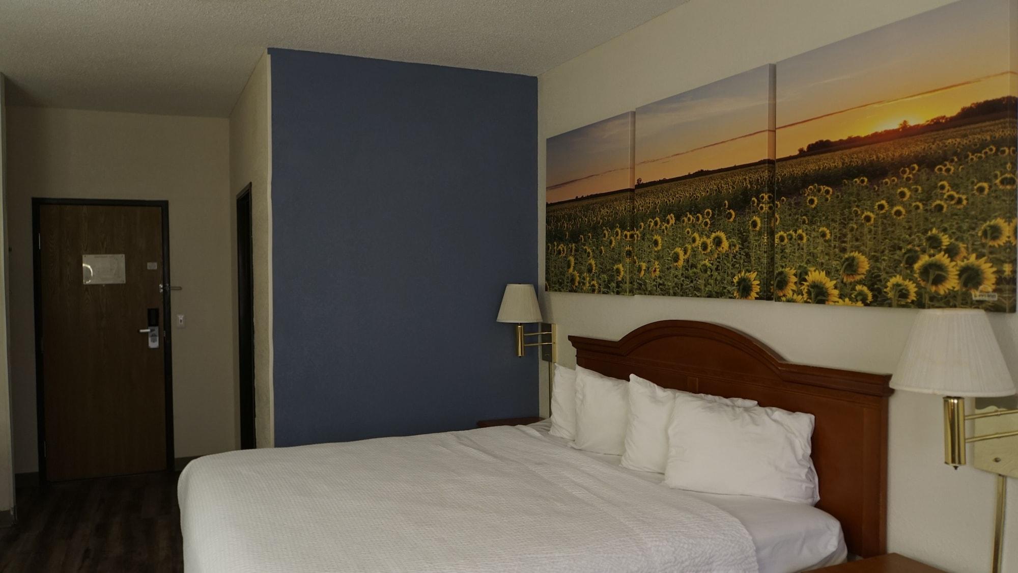 Days Inn By Wyndham Topeka Luaran gambar