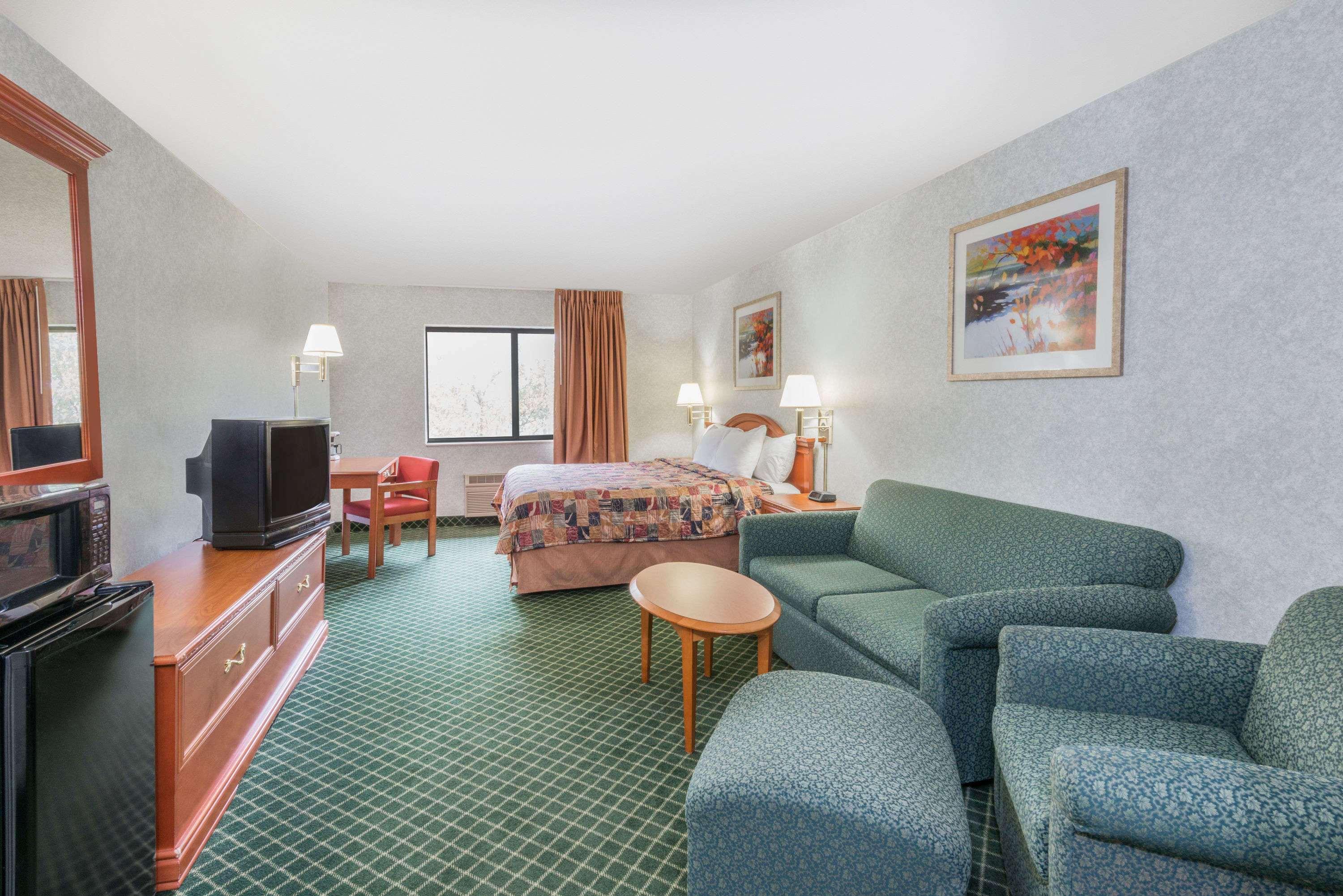 Days Inn By Wyndham Topeka Luaran gambar