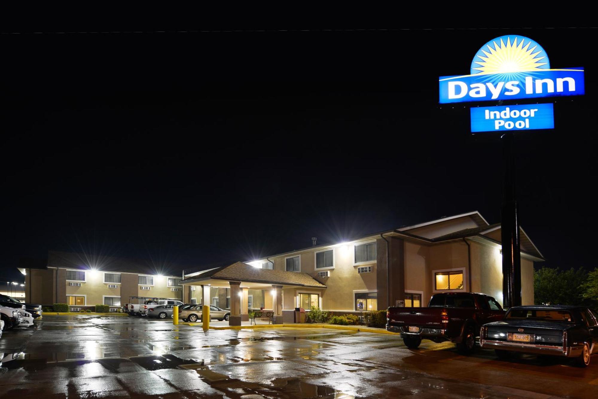 Days Inn By Wyndham Topeka Luaran gambar