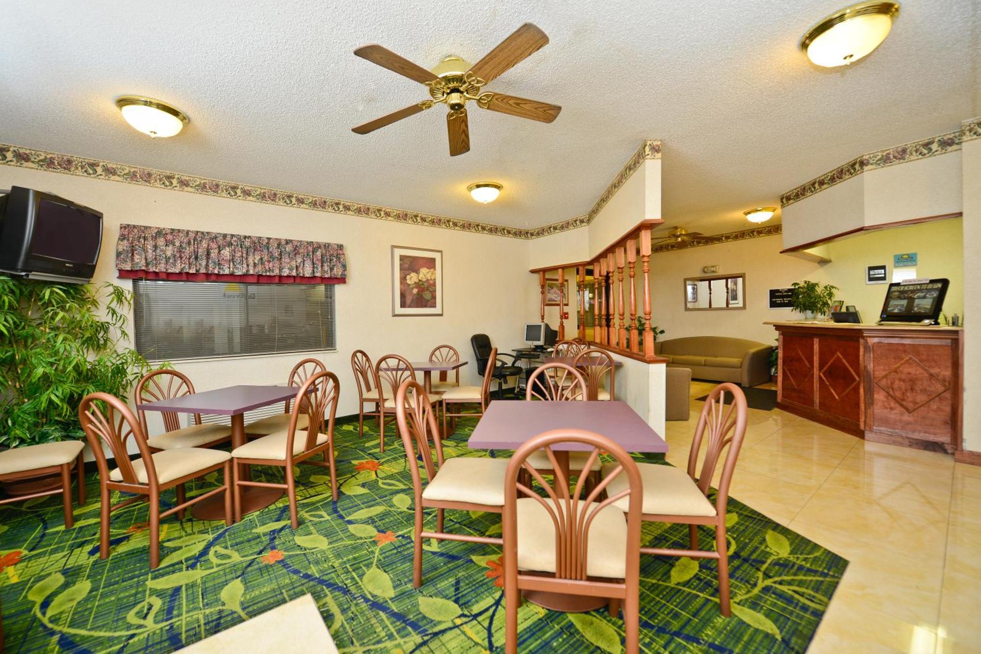 Days Inn By Wyndham Topeka Luaran gambar
