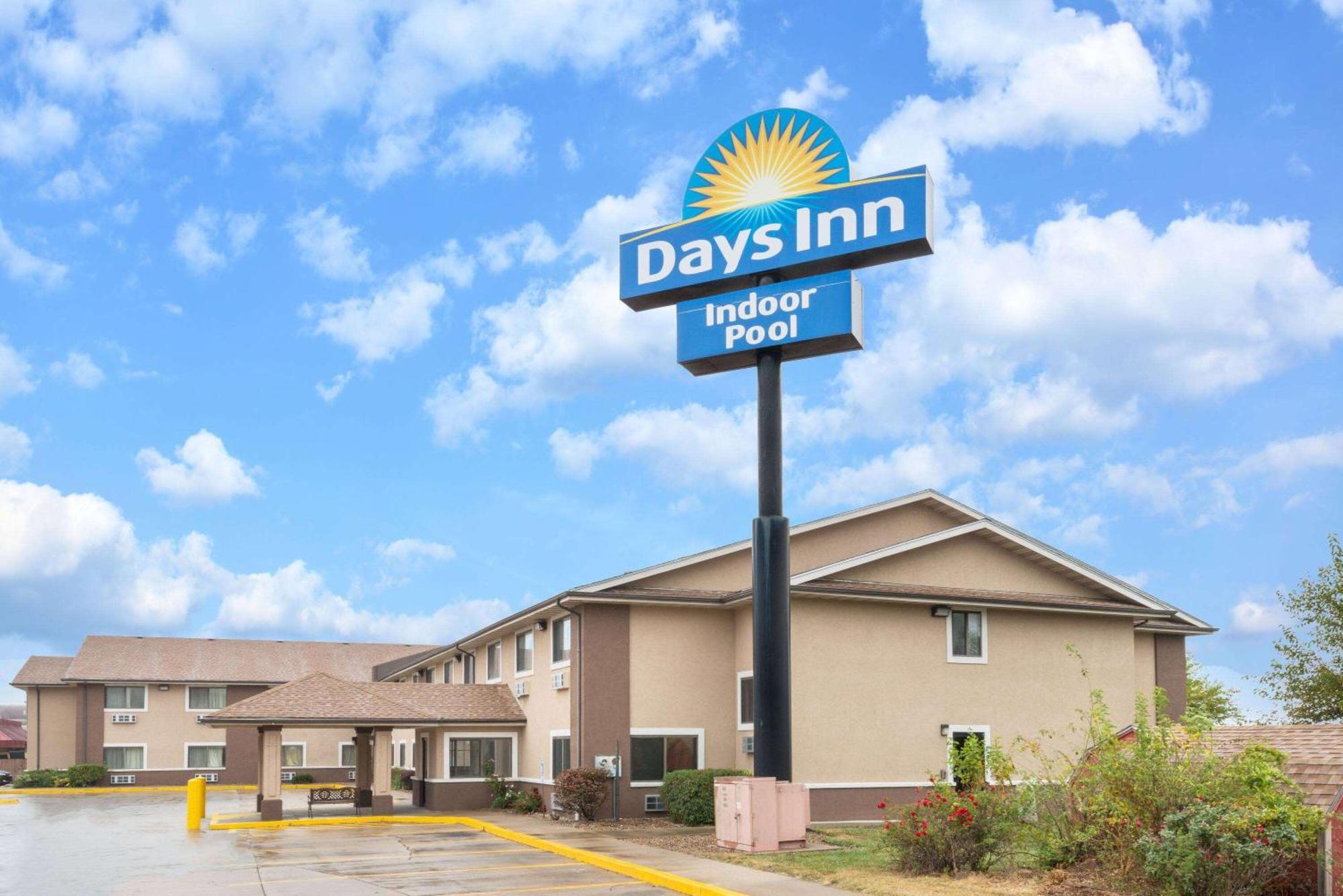 Days Inn By Wyndham Topeka Luaran gambar
