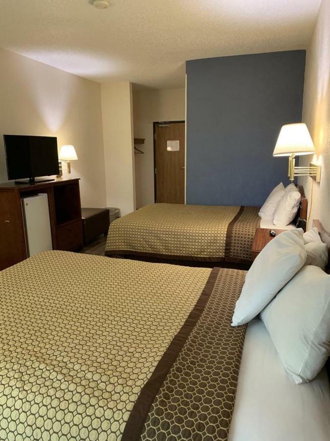Days Inn By Wyndham Topeka Luaran gambar