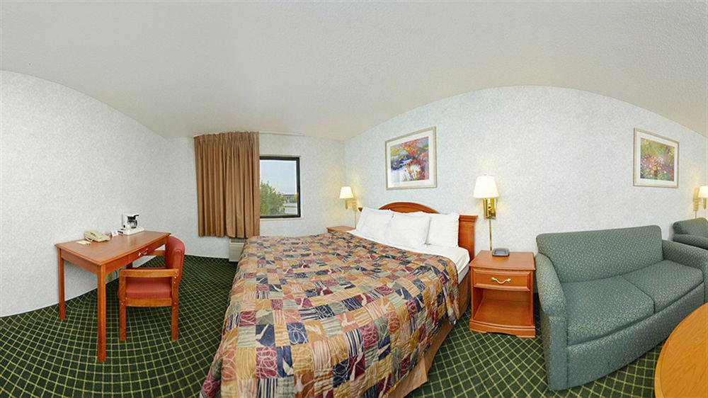 Days Inn By Wyndham Topeka Luaran gambar